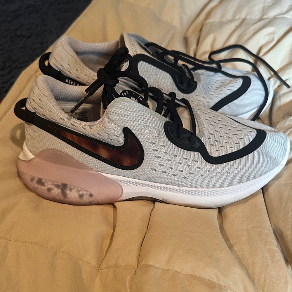 Nike Women's Light Gray and Black Athletic Shoes
